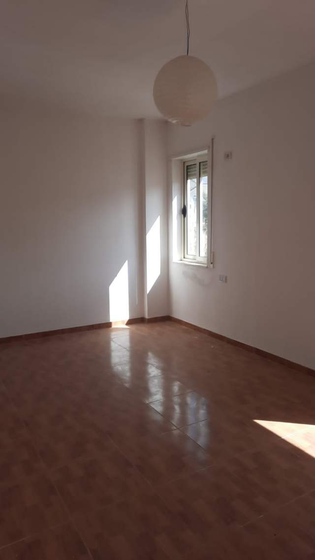 Tirane, jepet me qera apartament 2+1+BLK Kati 3, 100 m² 300 Euro (Fresk)