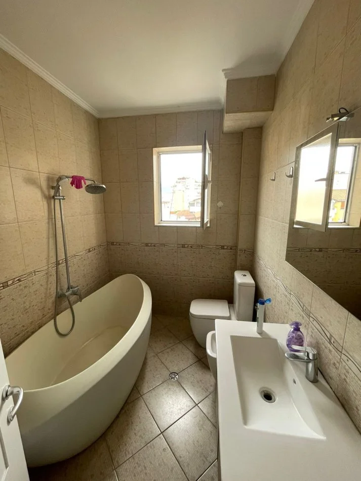 Tirane, shitet apartament 3+1+Aneks+Ballkon Kati 5, 164 m² 409.000 € (Komuna e Parisit)