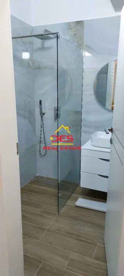 Vlore, jepet me qera apartament 1+1+Ballkon Kati 2, 70 m² 400 € (Rruga Dhimitër Konomi)
