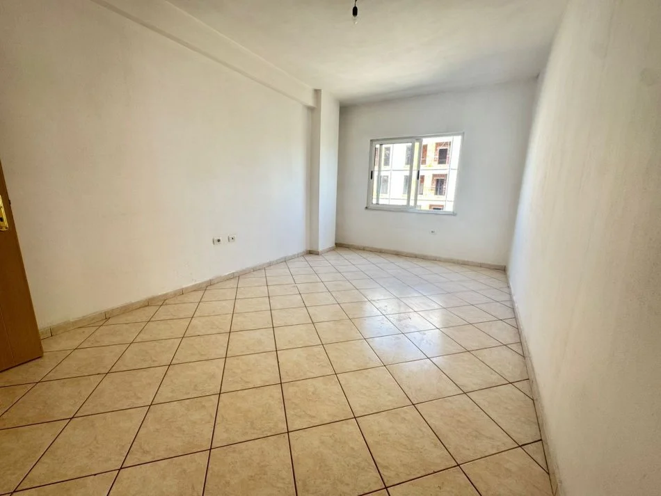 Tirane, shitet apartament 2+1+Ballkon Kati 5, 118 m² 150.000 € (Astir Prane Vila L Me Hipoteke)