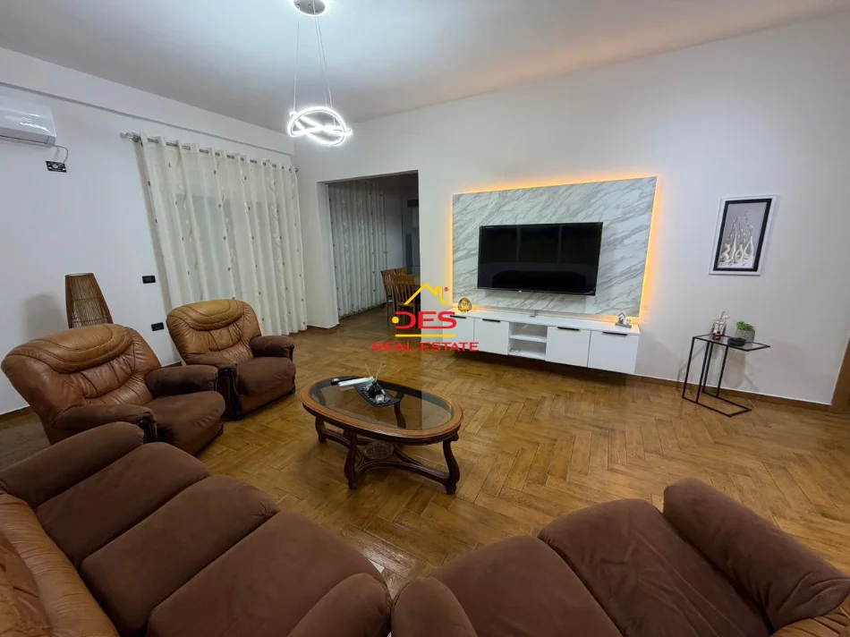 Vlore, jepet me qera apartament 2+1+Ballkon Kati 2, 100 m² 500 € (Rruga Misto Mele)