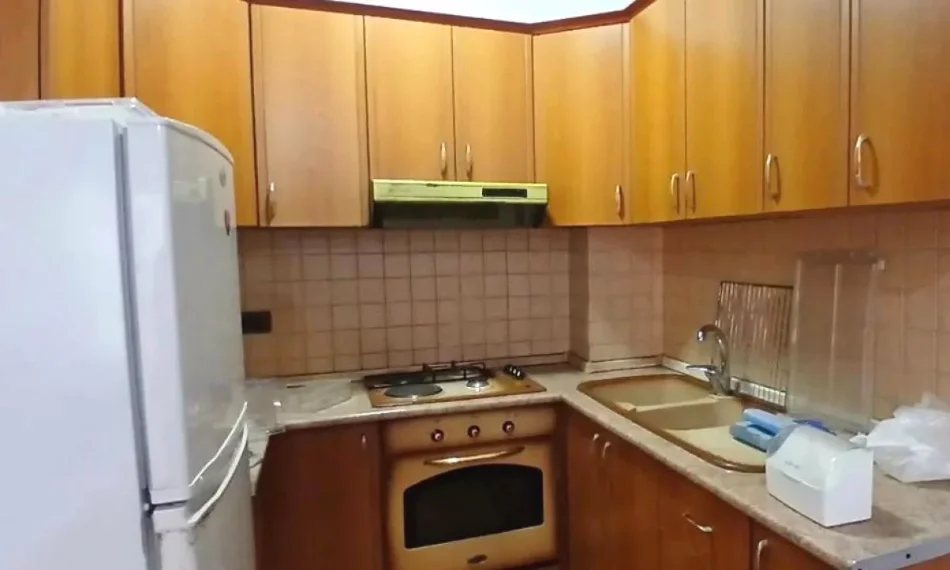 Tirane, jepet me qera apartament 1+1 Kati 3, 70 m² 500 € (Pazari i Ri)