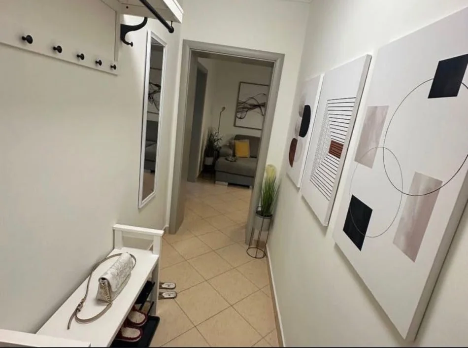 Tirane, jepet me qera 1+1 Kati 3, 60 m² 600 € (Rruga Muhamed Gjollesha)