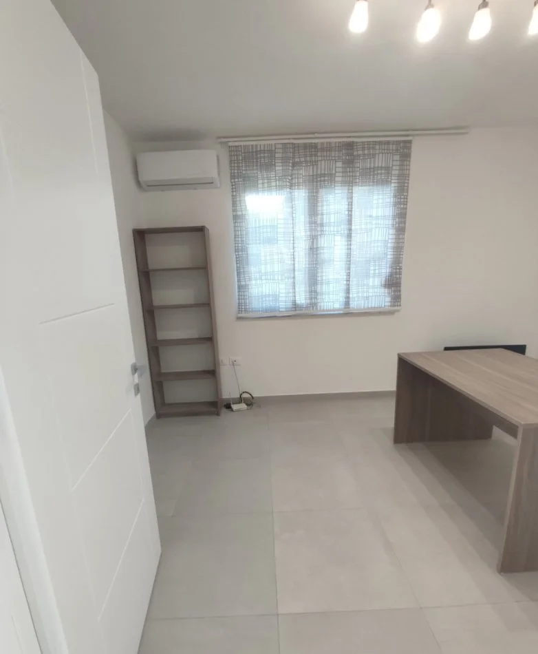 Tirane, jepet me qera apartament 2+1 Kati 4, 80 m² 650 € (Myslym Shyr,prane gjykates)