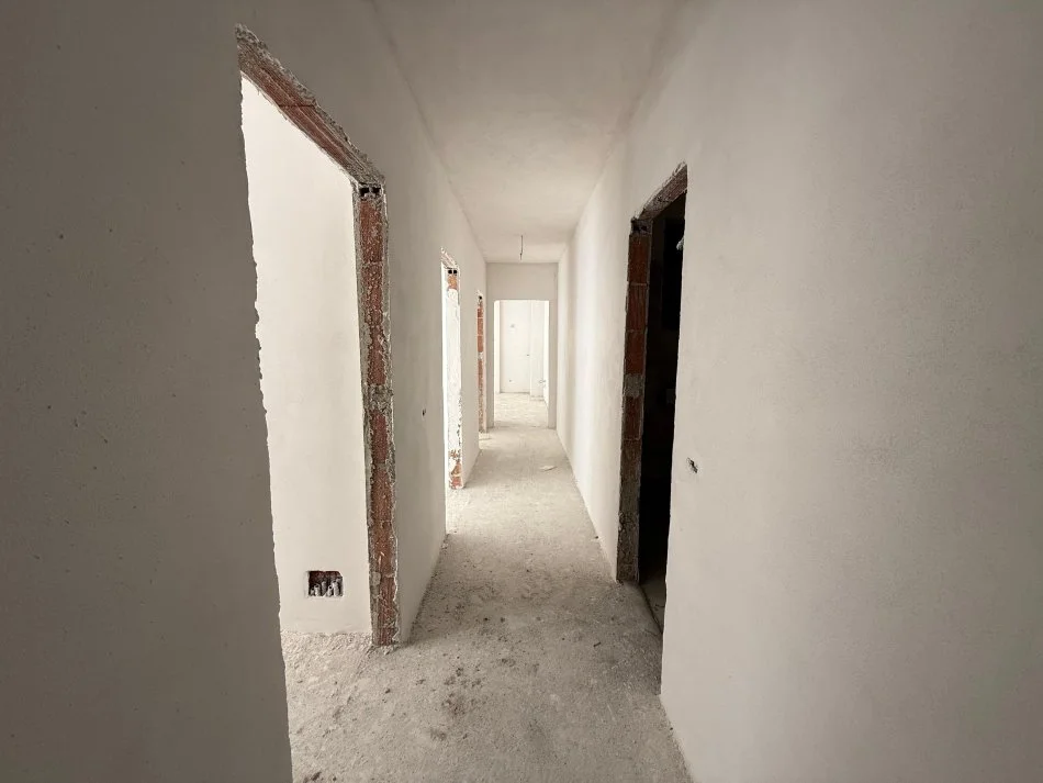 Tirane, shitet apartament 3+1+2+Ballkon , 107 m² 170.000 € (Rruga Besa)