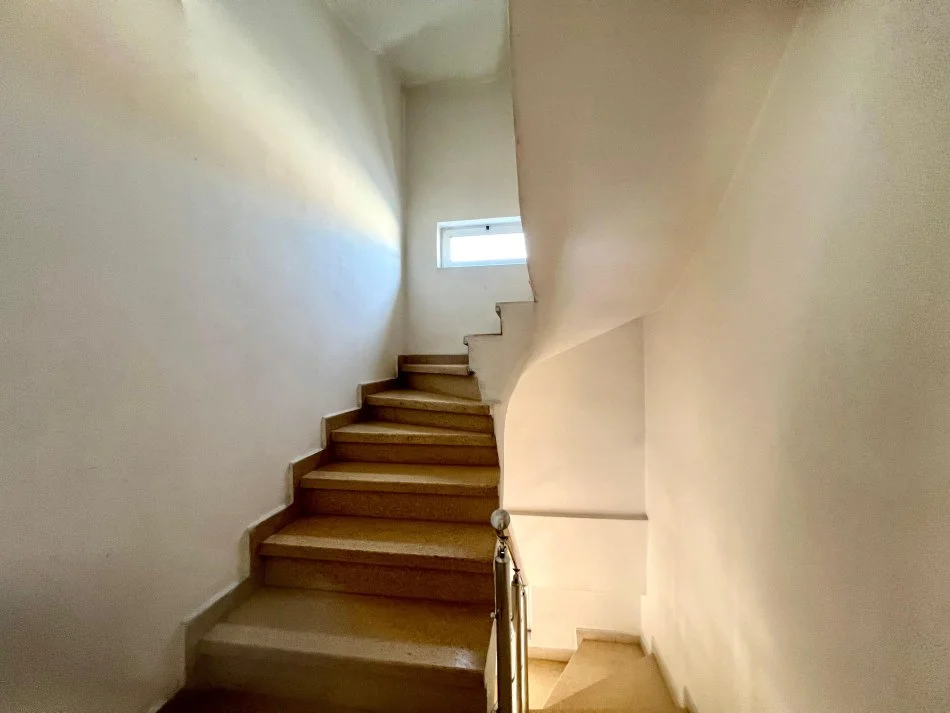Tirane, shitet Vile 3 Katshe Kati 3, 350 m² 490.000 € (Pandi Dardha)