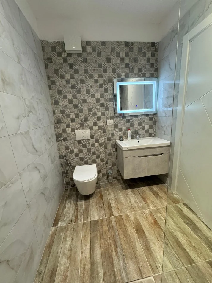 Tirane, shes apartament 2+1+Ballkon Kati 2, 105 m² 170.000 € (Kodra e Diellit)