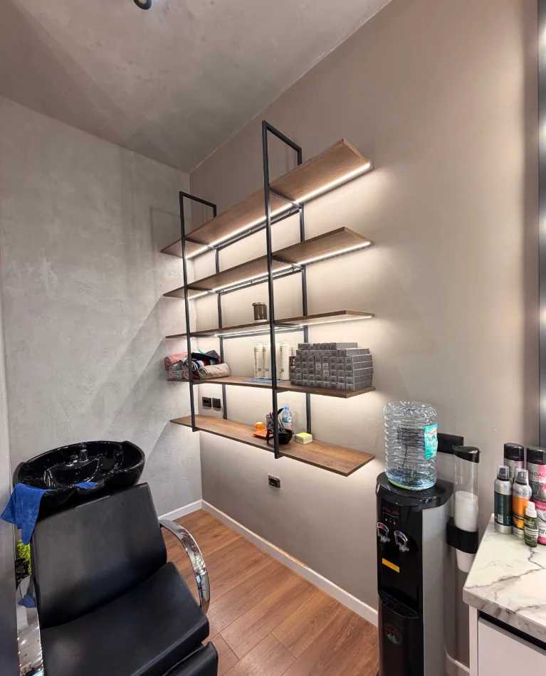 Tirane, shitet ambjent biznesi Kati 1, 18 m² (Bulevardi Dëshmorët e Kombit)