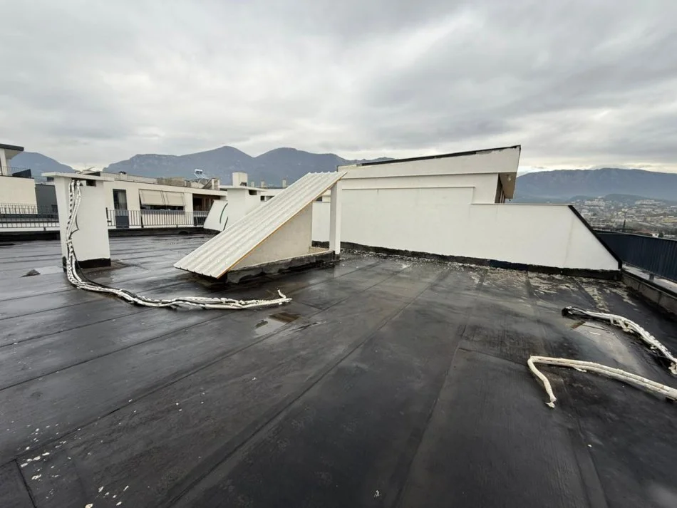 Tirane, shes apartament 3+1+Ballkon Kati 5, 191 m² 348.640 € (Shkoze)