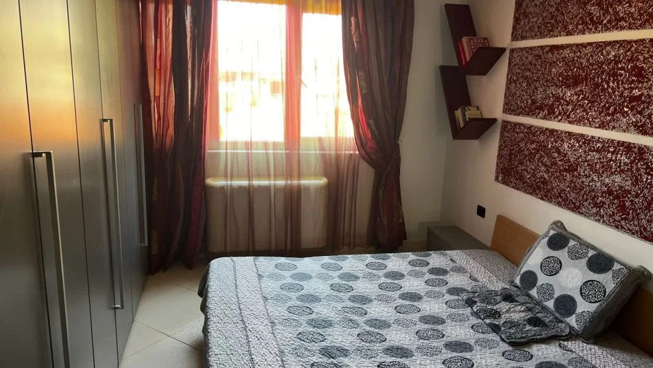 Tirane, jepet me qera apartament 2+1+Ballkon Kati 3, 90 m² 750 € (SULEJMAN DELVINA)