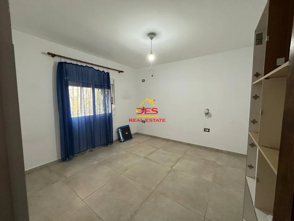 Vlore, jepet me qera shtepi Kati 0, 130 m² 600 € (Rruga)