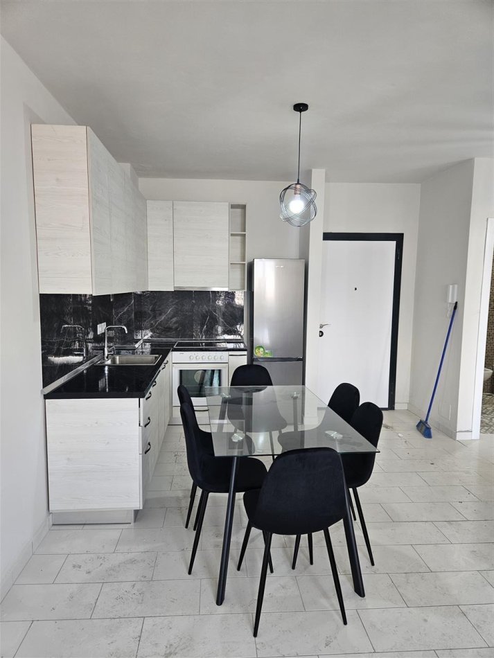 Tirane, jepet me qera apartament 1+1+Ballkon Kati 11, 70 m² 450 € (GOLDEN PARK)