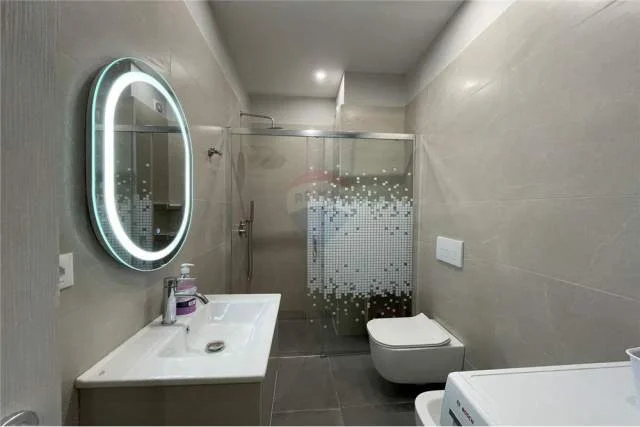 Tirane, jepet me qera apartament 1+1 Kati 2, 68 m² 420 Euro