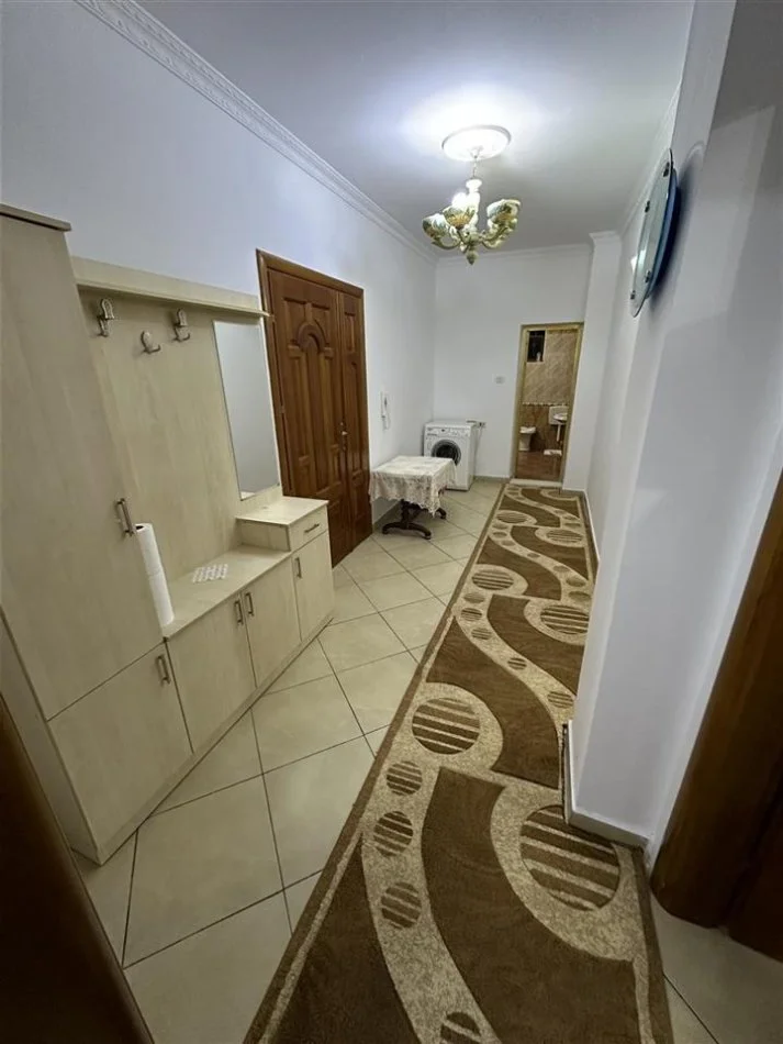 Tirane, jepet me qera apartament 2+1+Ballkon Kati 1, 140 m² 600 € (RRUGA 5 MAJI)