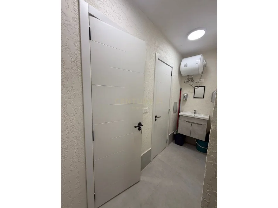 Tirane, jepet me qera zyre Kati 1, 35 m² 400 € (Mozaiku i Tiranes)