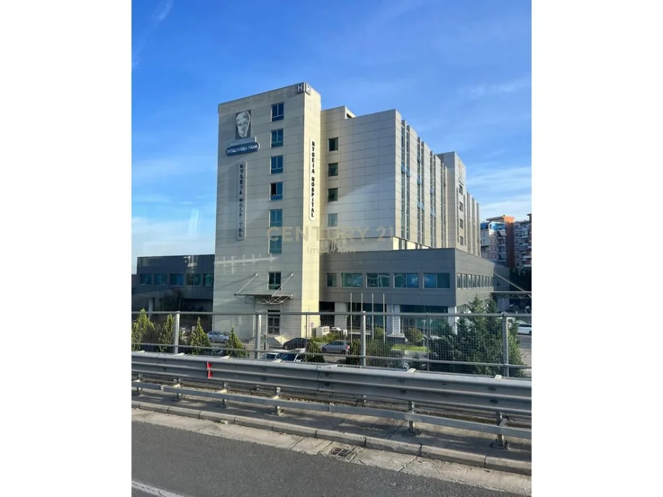 Tirane, shes apartament 1+1 Kati 1, 194 m² 650.000 € (Spiali Hygeia)