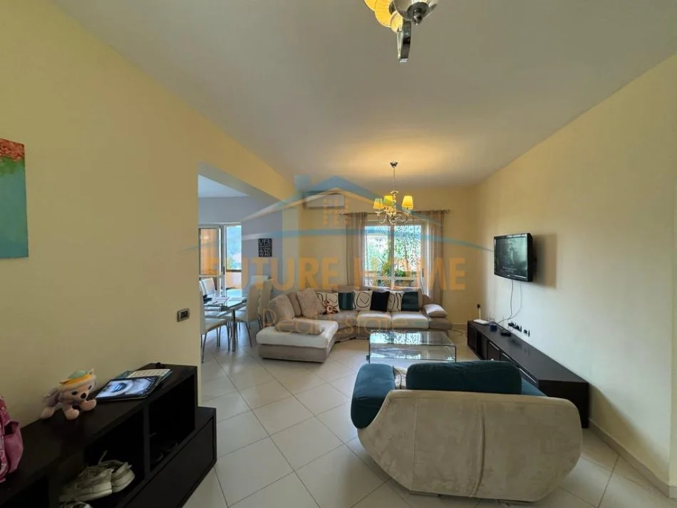 Tirane, jepet me qera 2+1+Ballkon Kati 2, 85 m² 750 € (Komuna e Parisit)