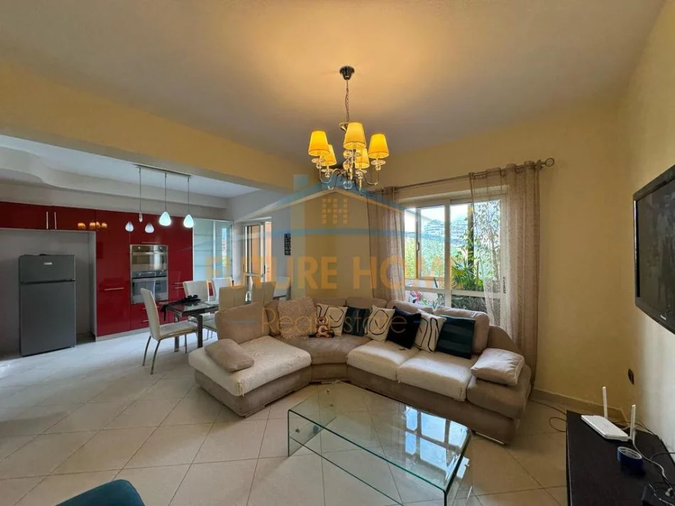 Tirane, jepet me qera apartament 2+1+Ballkon Kati 2, 85 m² 750 € (Komuna e Parisit)