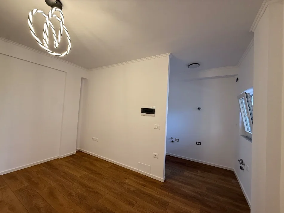 Shitet Gasionere prane shkolles Vasil Shanto  Tiranë 80.000 €