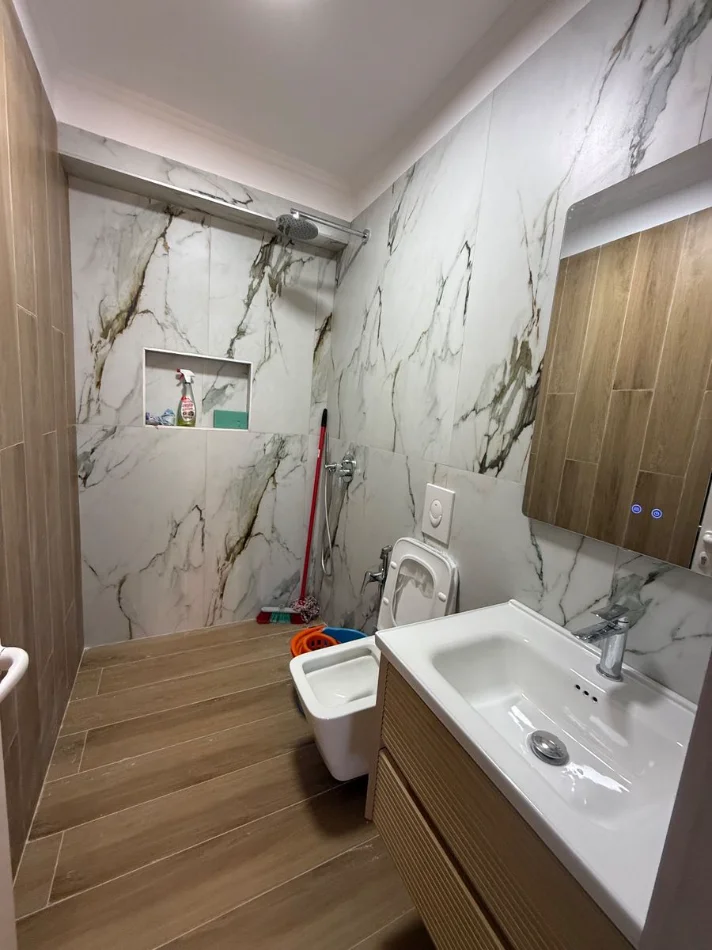 Shitet Gasionere prane shkolles Vasil Shanto  Tiranë 80.000 €