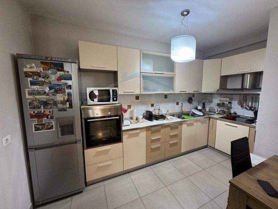 Tirane, shitet apartament 2+1+Ballkon Kati 3, 127 m² 345.000 € (nikolla lena)
