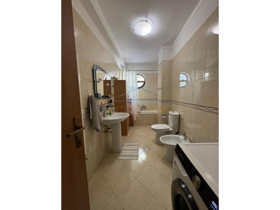 Tirane, shitet apartament 2+1+Ballkon Kati 3, 127 m² 345.000 € (nikolla lena)