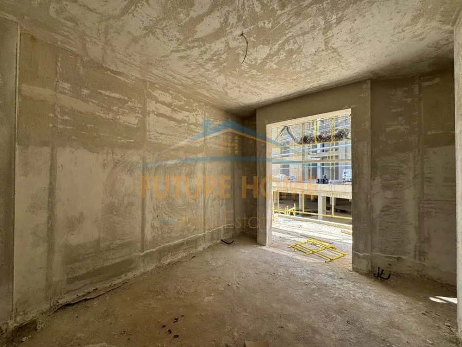 Shitet Apartament 3+1+2+Post Parkimi, Liqeni i Thatë, Tiranë 320000 €