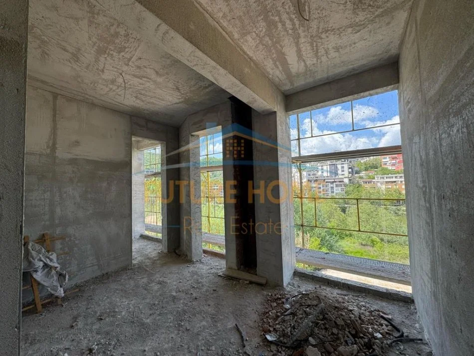 Shitet Apartament 3+1+2+Post Parkimi, Liqeni i Thatë, Tiranë 320000 €