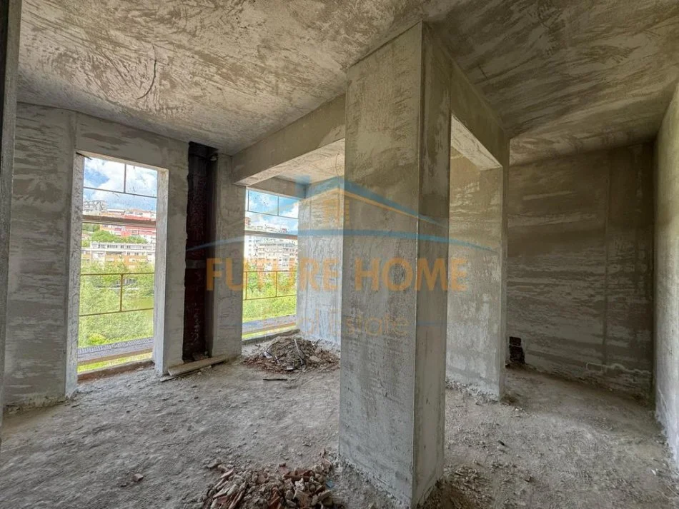 Shitet Apartament 3+1+2+Post Parkimi, Liqeni i Thatë, Tiranë 320000 €