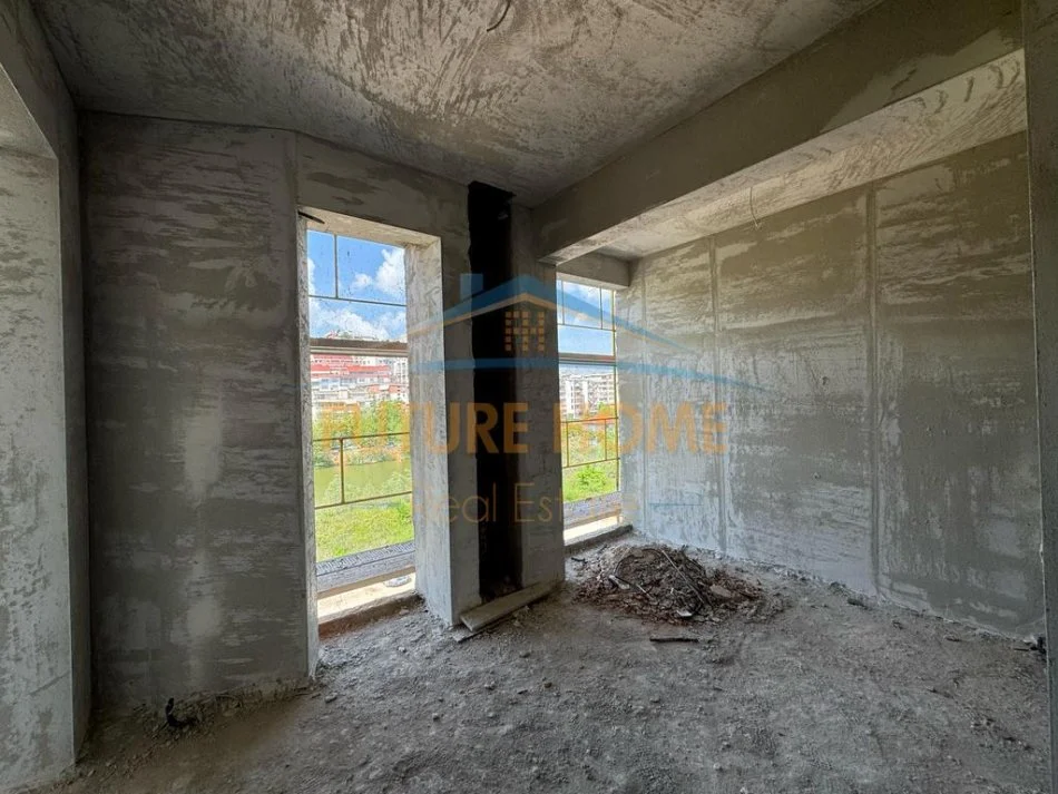 Shitet Apartament 3+1+2+Post Parkimi, Liqeni i Thatë, Tiranë 320000 €