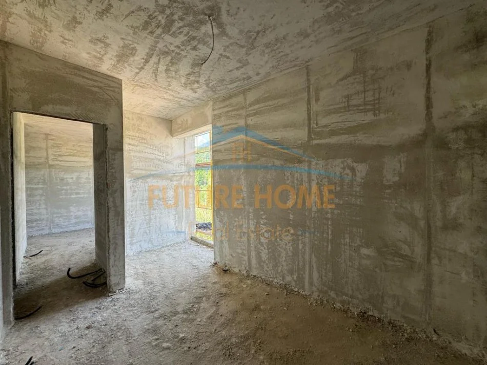 Shitet, Apartament 3+1+2+Post Parkimi, Liqeni i Thatë, Tiranë 320,000 €