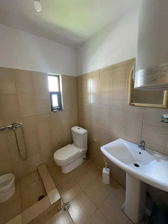 Tirane, jepet me qera Vile 2+1 Kati 1, 100 m² 350 € (Selitë)