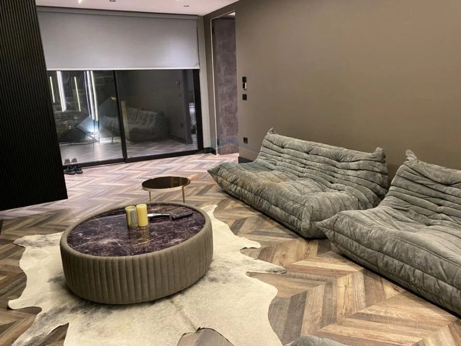 Tirane, shitet Vile 3+1 , 500 m² 2.200.000 € (O2 Residence - Farke)