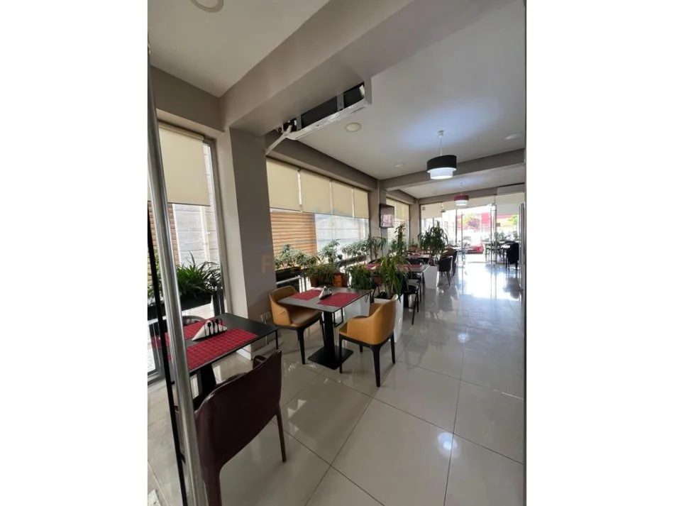 Durres, jepet me qera bar-kafe , 148 m² 1.500 € (Port Street, Durres)