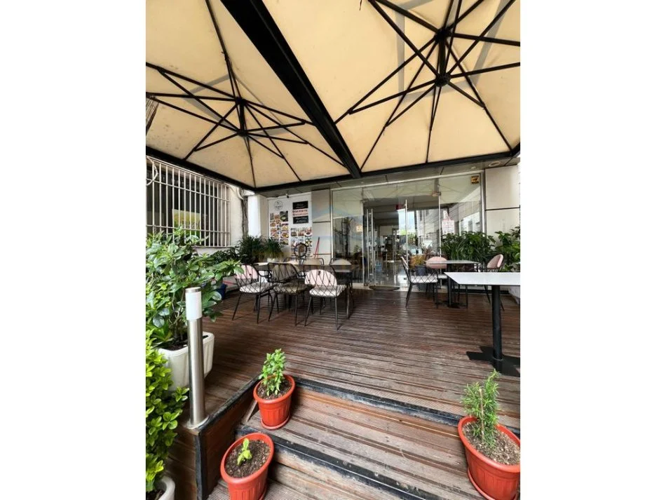 Durres, jepet me qera bar-kafe , 148 m² 1.500 € (Port Street, Durres)