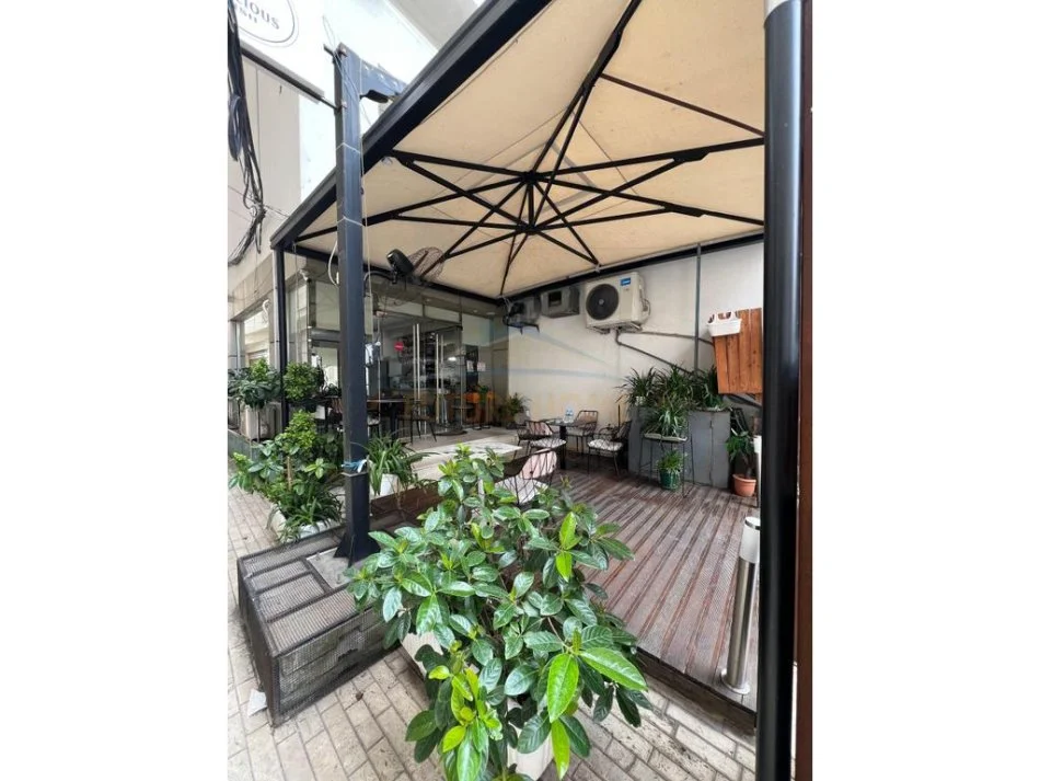 Durres, jepet me qera bar-kafe , 148 m² 1.500 € (Port Street, Durres)