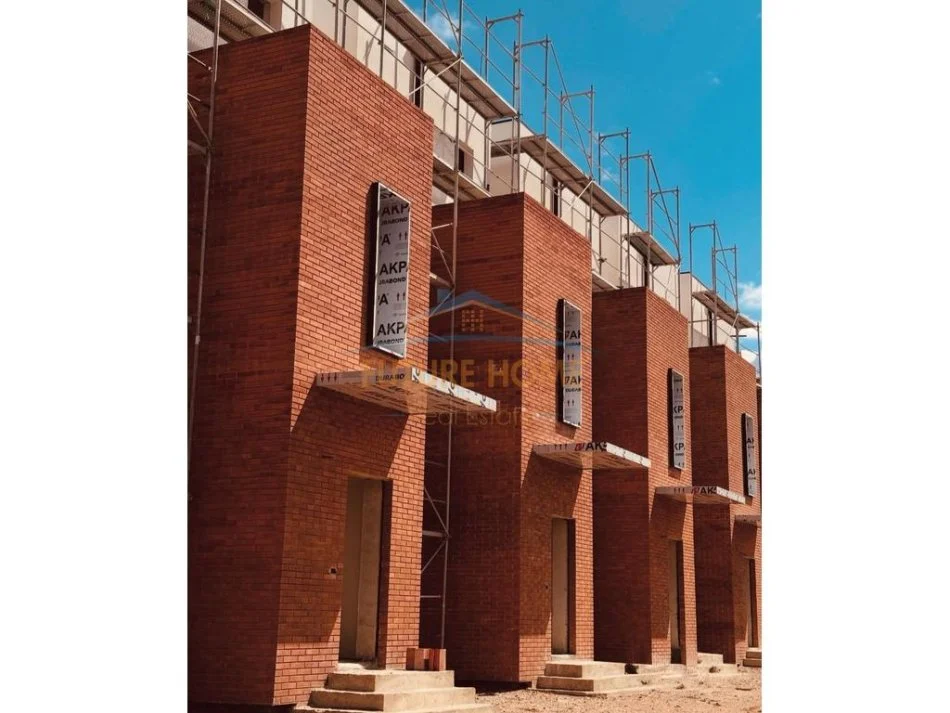 Tirane, shitet Vile 3+1+Ballkon Kati 0, 268 m² 690.000 € (Teg)