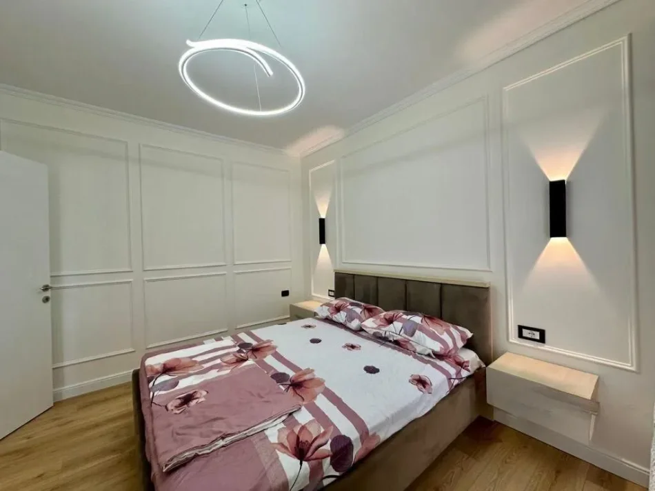 Tirane, jepet me qera apartament 1+1+Ballkon Kati 6, 70 m² 800 € (Rruga e Kavajes)