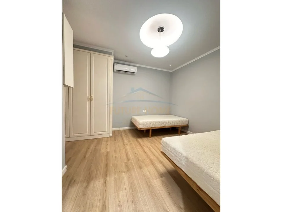 Tirane, jepet me qera apartament 2+1 Kati 3, 77 m² 650 € (Unaza e re)