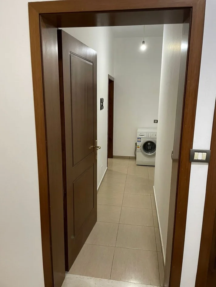 Tirane, jepet me qera apartament 1+1 Kati 1, 40 m² 330 € (Rruga Havzi Nela.)