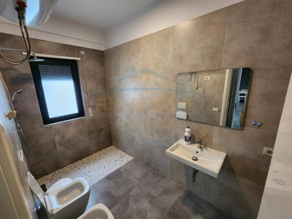 Tirane, jepet me qera apartament 2+1+Ballkon Kati 6, 92 m² 620 € (Rezidenca Green City)