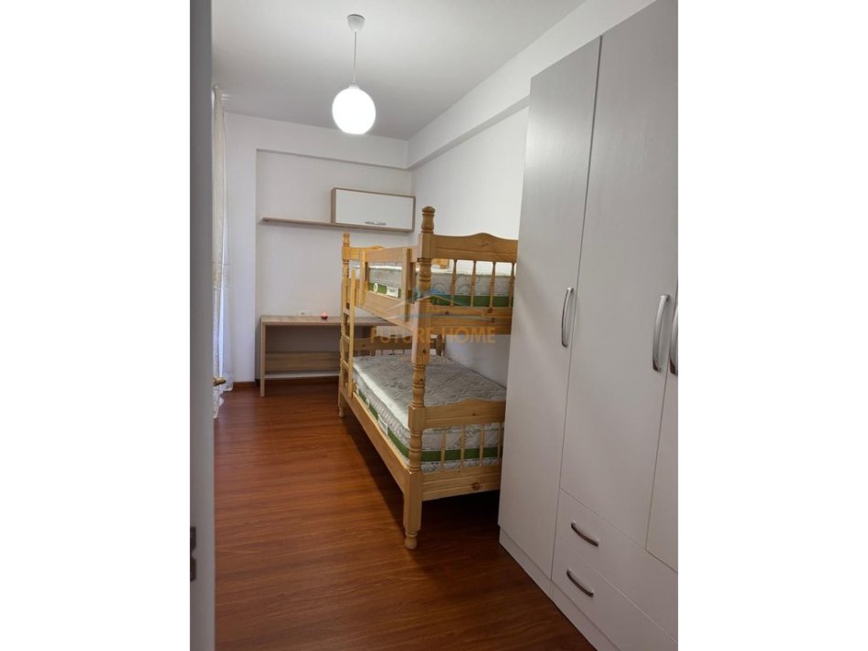 Tirane, jepet me qera apartament 2+1 Kati 8, 80 m² 600 € (Ish Parku Autobuzave)