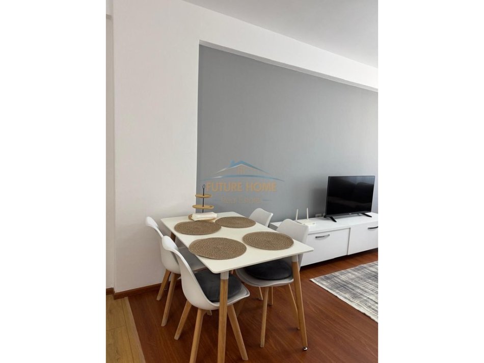 Tirane, jepet me qera apartament 2+1 Kati 8, 80 m² 600 € (Ish Parku Autobuzave)
