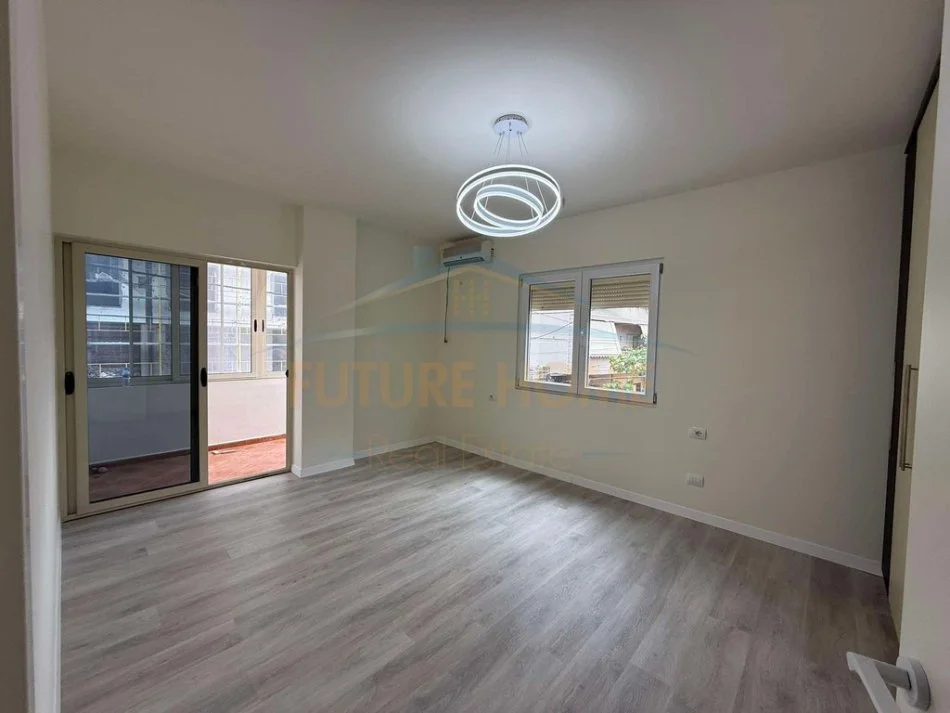 Tirane, shitet apartament 2+1+Ballkon Kati 2, 98 m² 162.000 € (Rruga Dritan Hoxha)