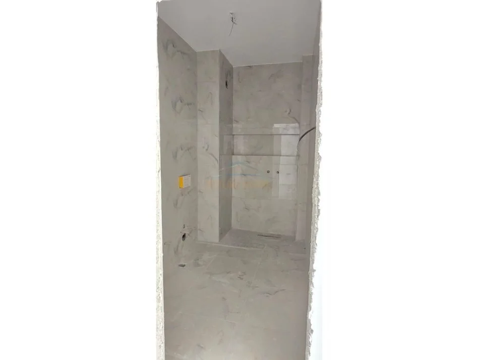 Tirane, shitet 1+1 Kati 2, 119.170 € 