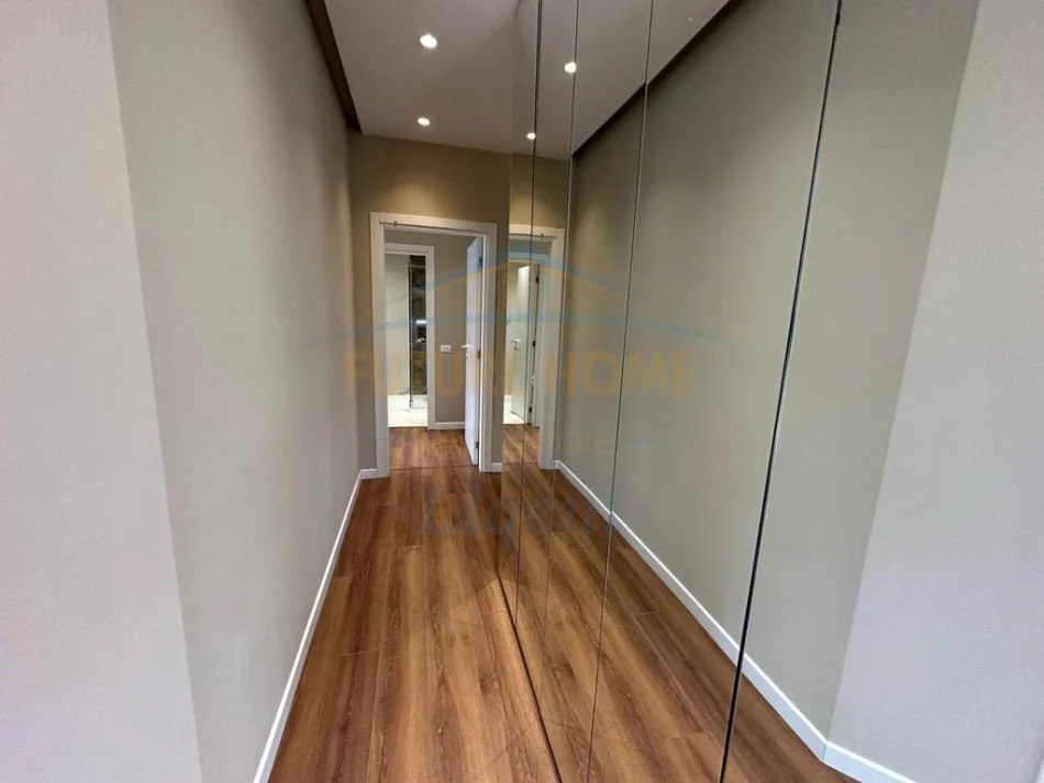 Tirane, jepet me qera apartament 2+1+Ballkon+Post Parkimi,  Kati 1, 118 m² 1.300 € (Liqeni i Thate)