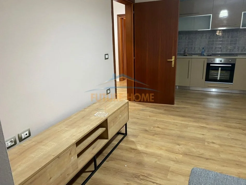 Tirane, jepet me qera apartament 2+1 Kati 2, 76 m² 500 € (BRRYLI)