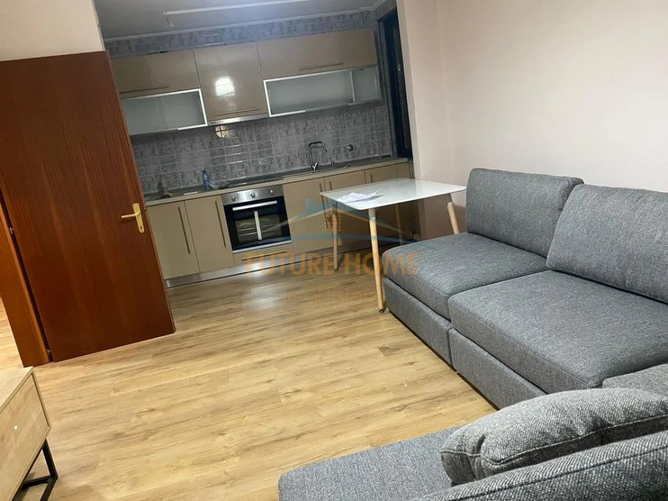 Tirane, jepet me qera apartament 2+1 Kati 2, 76 m² 500 € (BRRYLI)