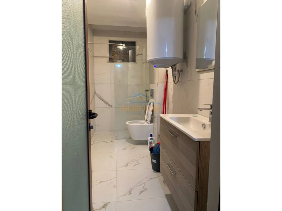 Tirane, jepet me qera apartament 2+1 Kati 2, 76 m² 500 € (BRRYLI)