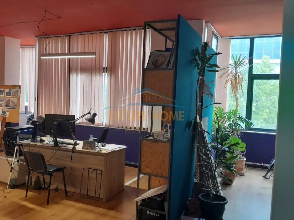 Tirane, shitet apartament 3+1 Kati 1, 132 m² 248.000 € (Rruga e Kavajes)